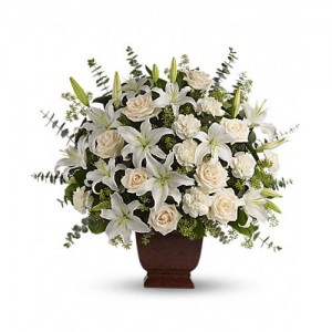 Hadiah yang sesuai untuk hari ibu - vas bunga mawar dan lily